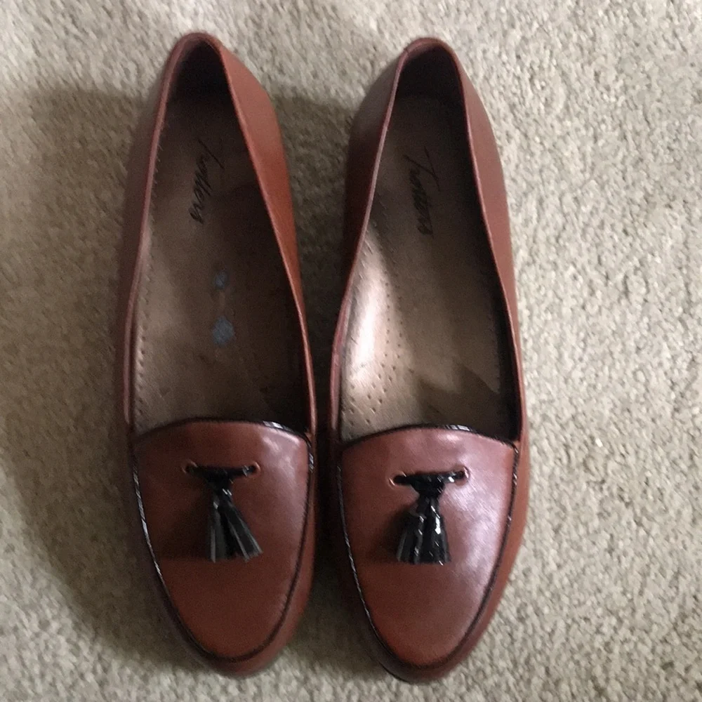 Trotters Brown Tasseled Leather Upper Flat Slip On Shoes-Size 10WW